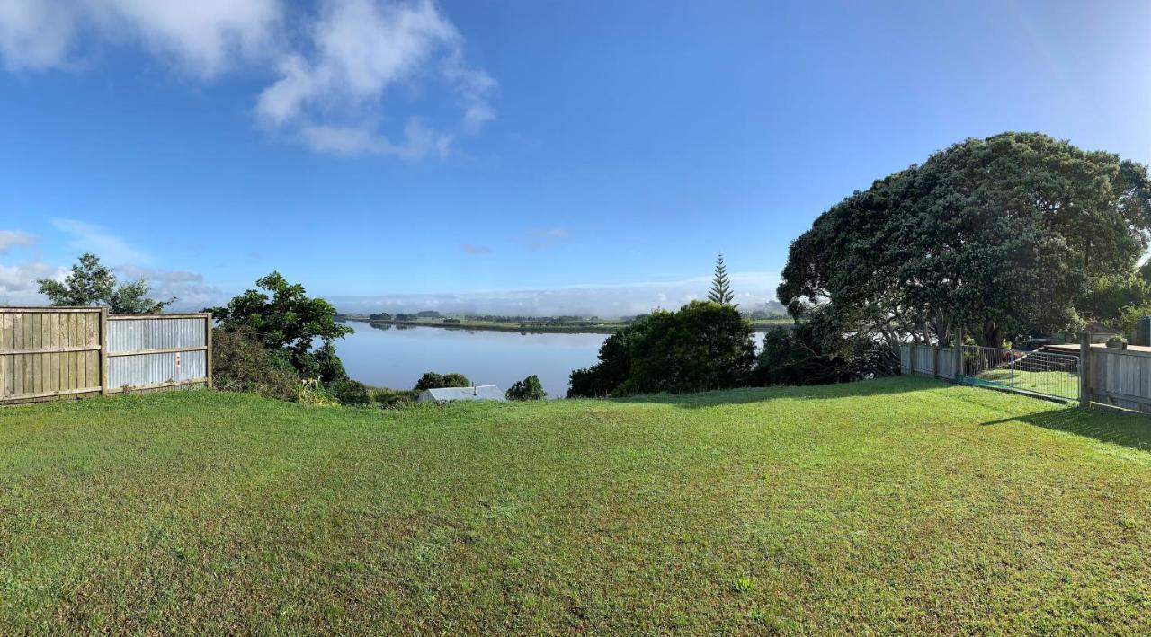 Peaceful Riverfront Cottage In Small Northland Town Te Kopuru Exterior foto